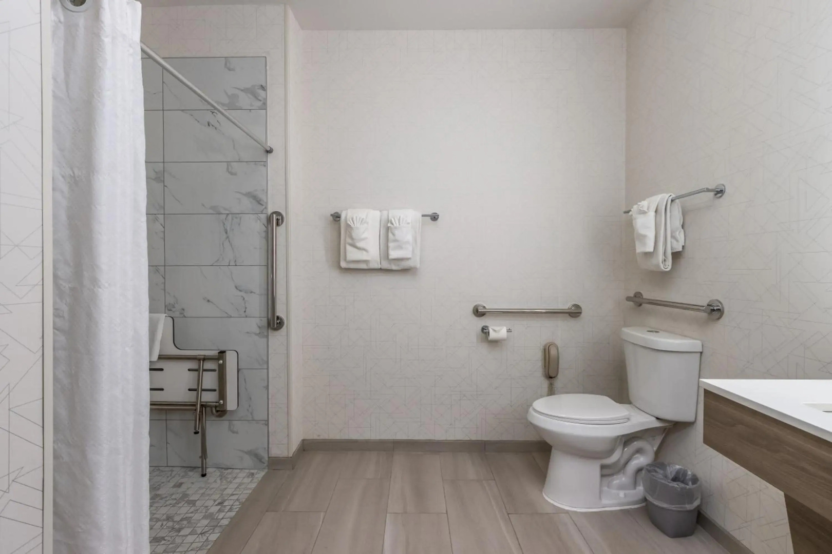 Holiday Inn Express Hotel & Suites Vancouver Mall by IHG