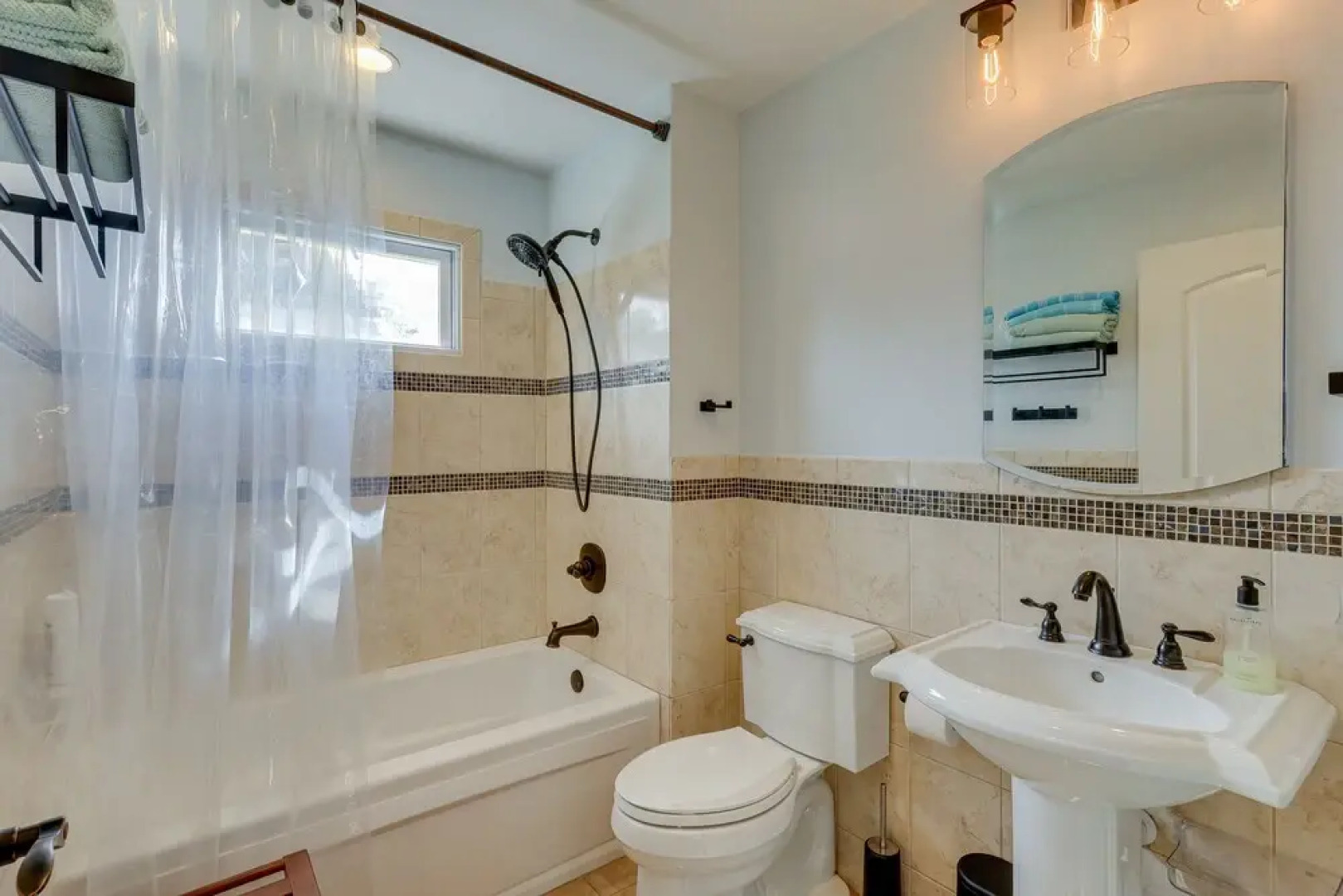 Charming West Haven Home - Walk to Beach!