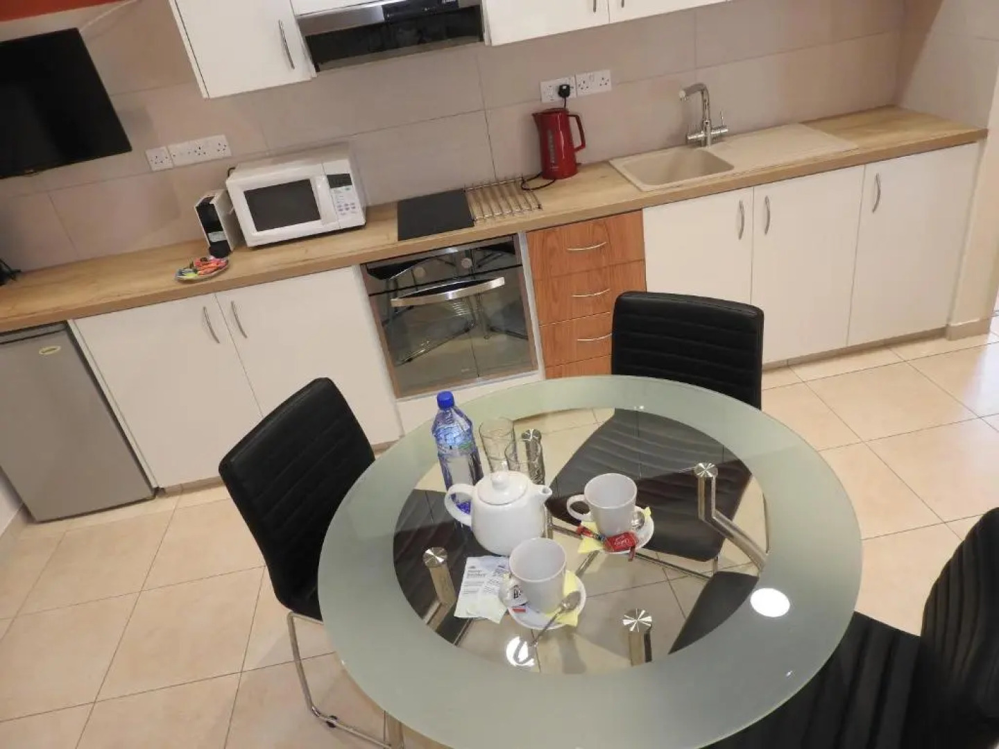 Hill View Restaurant & Apartments