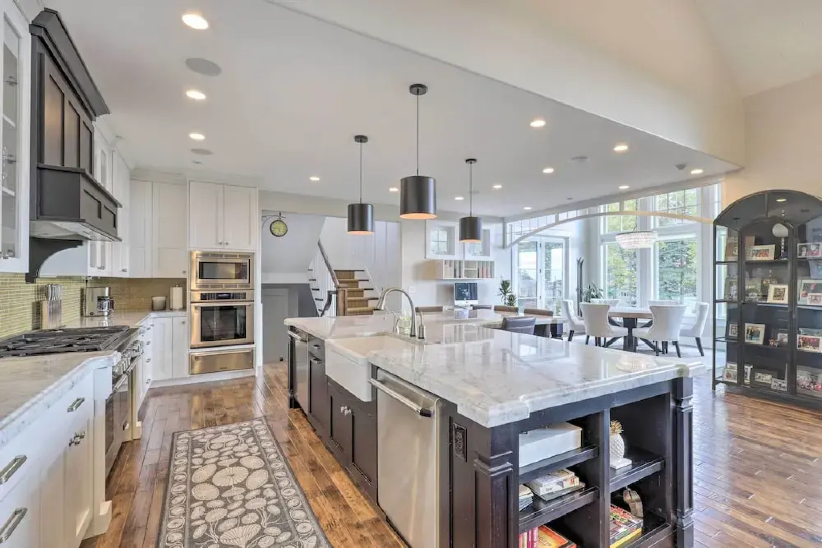 Luxe Sandy Home w/ Hot Tub: 9 Mi to Skiing!