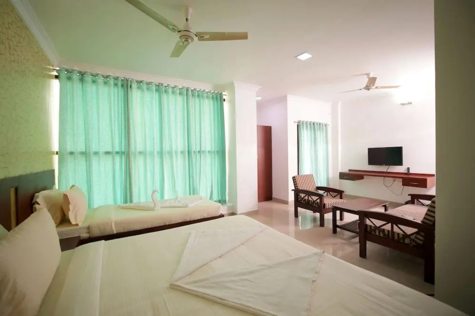 Capital O 69257 Lee Crysstal