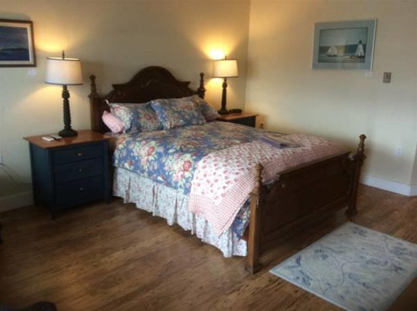 The Water's Edge Inn & Gallery