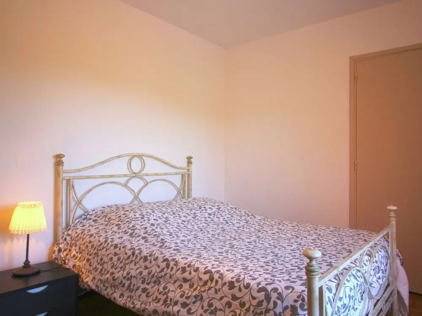 Lush Holiday Home in Cereste With Private Swimming Pool