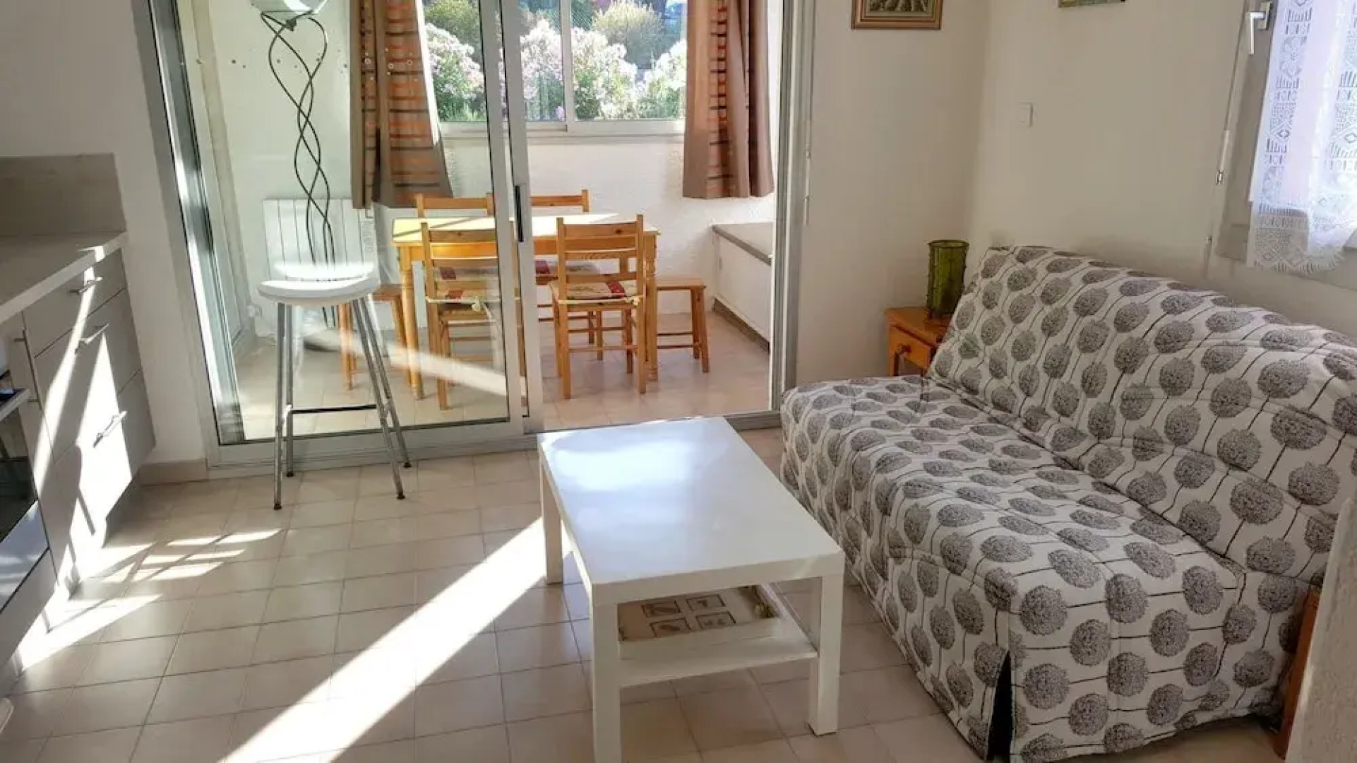 Studio in Sanary-sur-mer, With Wonderful Mountain View - 1 km From the Beach