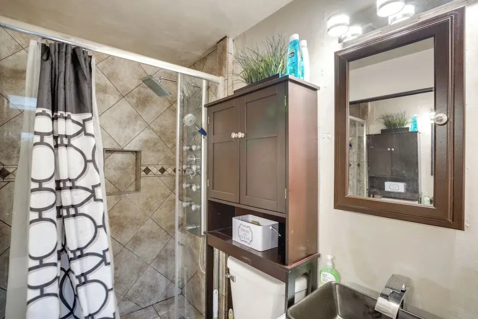 Walk to Main St Fond du Lac: Retreat w/ Yard