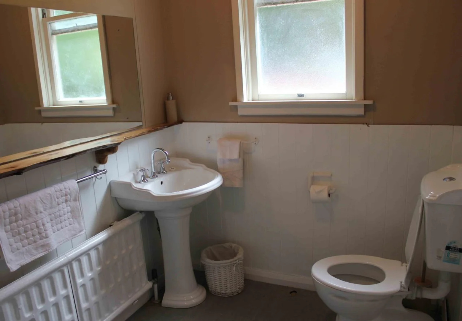 Snowy Waters Lodge & Tours