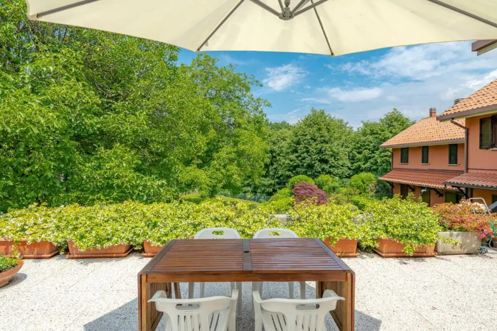 Panorama Lake and Garden by Wonderful Italy