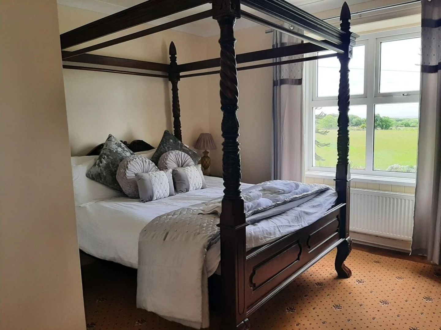 Cadwgan House Hotel