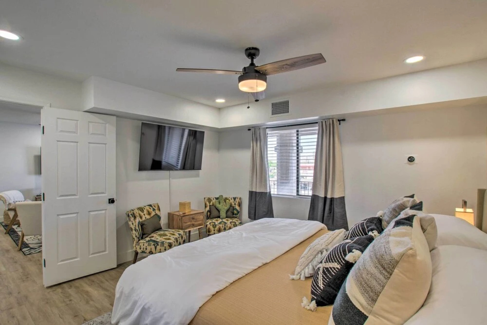Pool Access: Mtn-view Condo in Apache Junction!