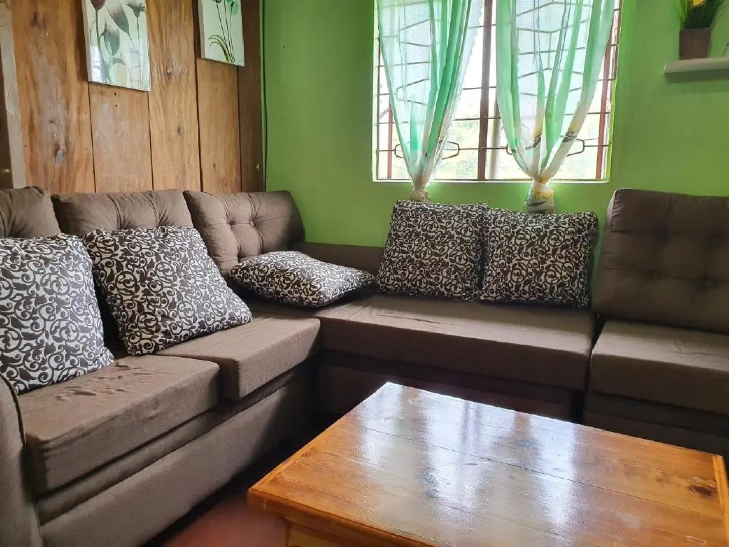 Adelle's Transient, spacious 3-bedroom homestay