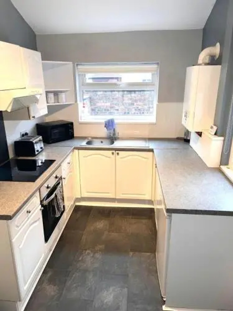 The Manchester Pad - 3BR Entire house with parking