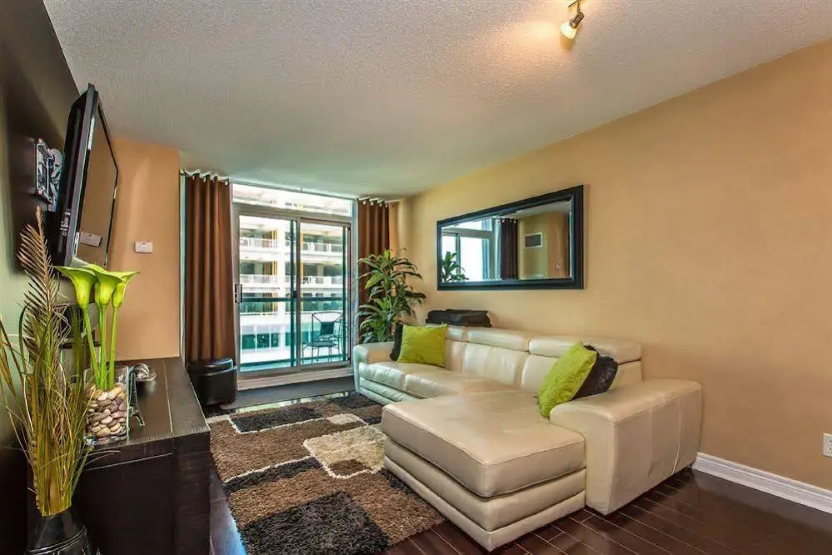 Oxford Furnished Apartments, Mississauga