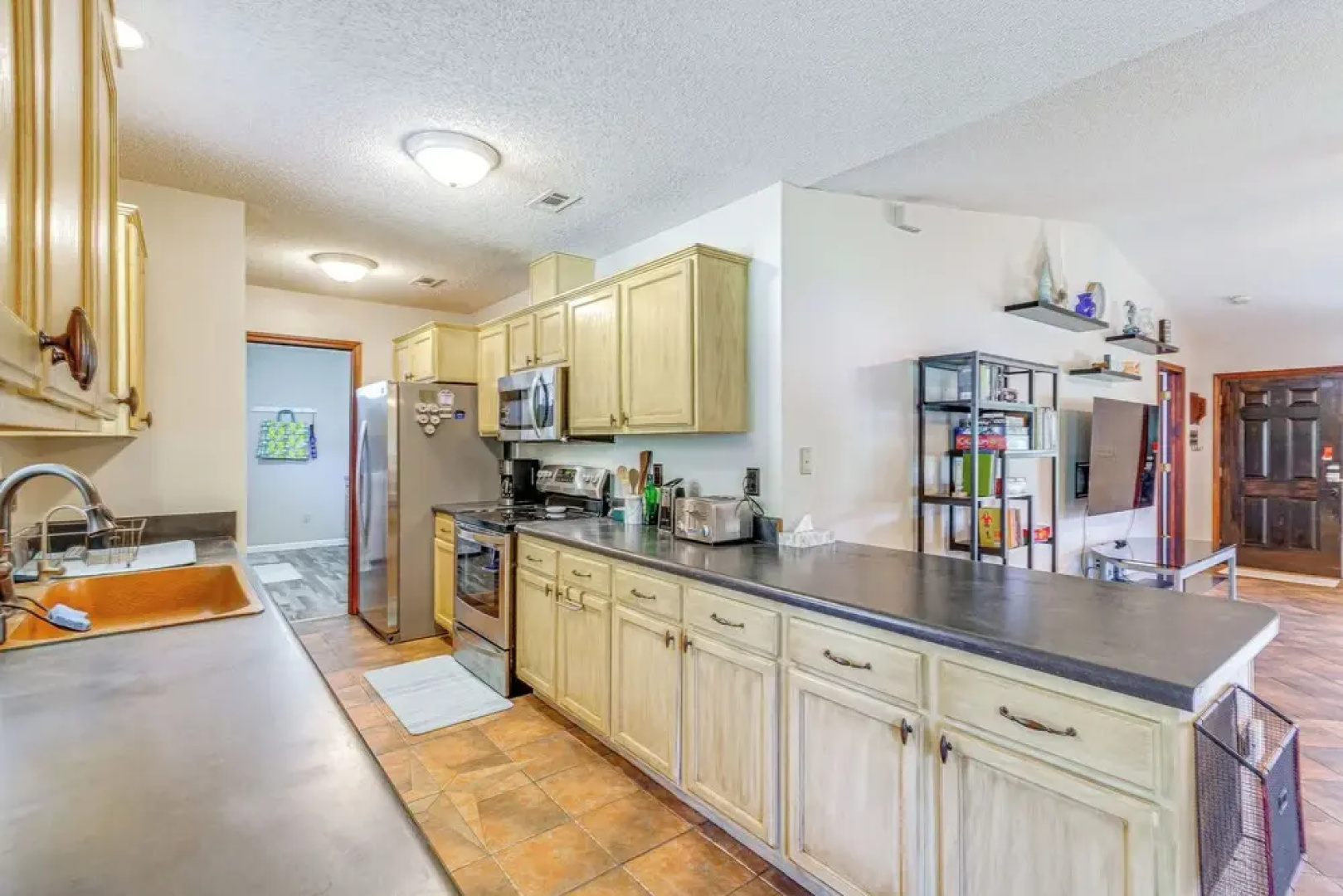 Navarre House w/ Game Room: 5 Mi to Beaches!