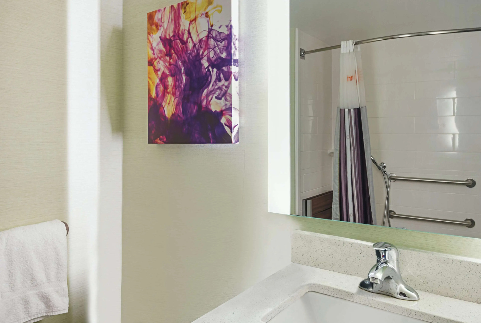 La Quinta Inn & Suites by Wyndham Orange County Airport