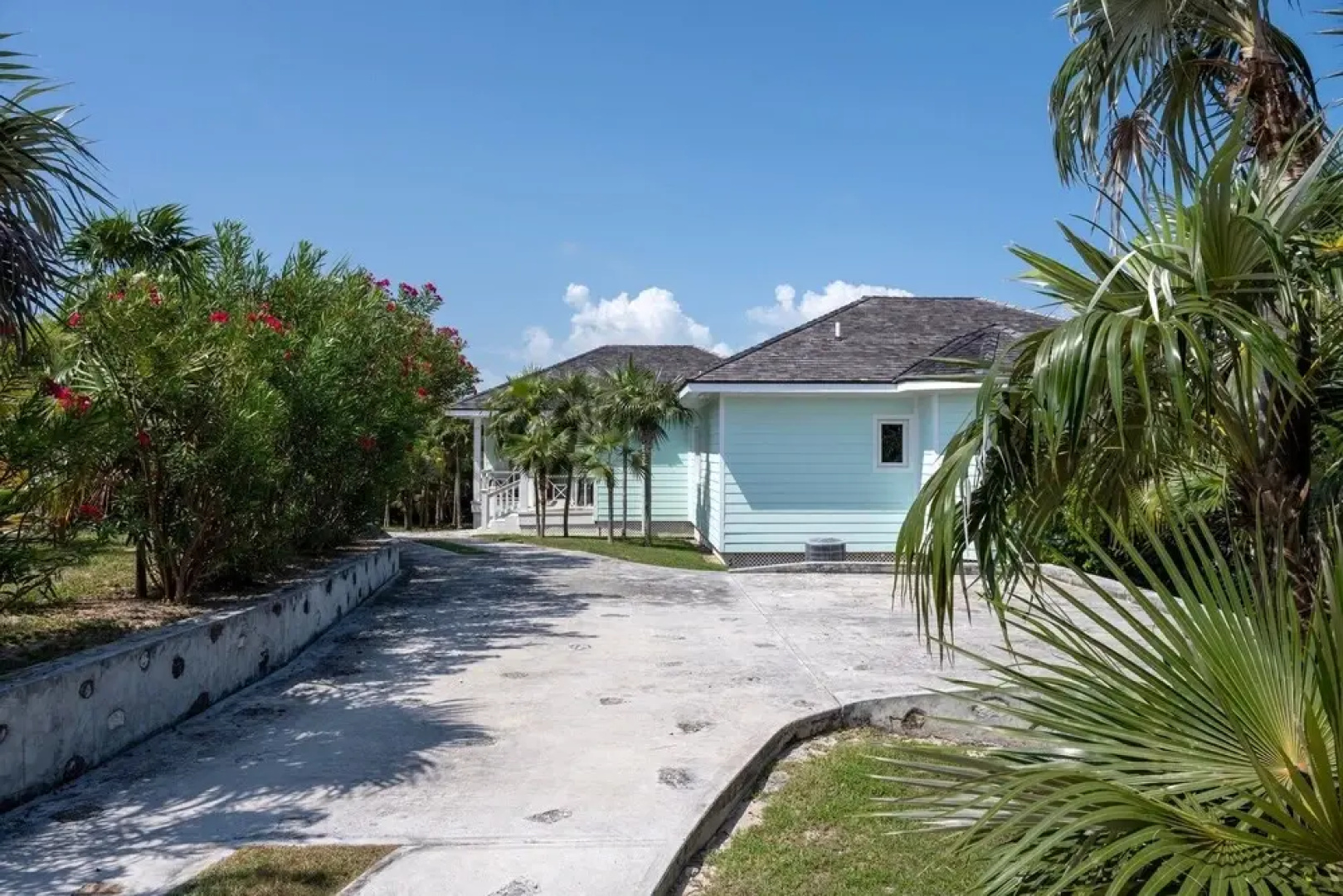 Turtle Pointe - Lux New Windermere Home W/pool, Boat Dock, Beach 3 Bedroom Home