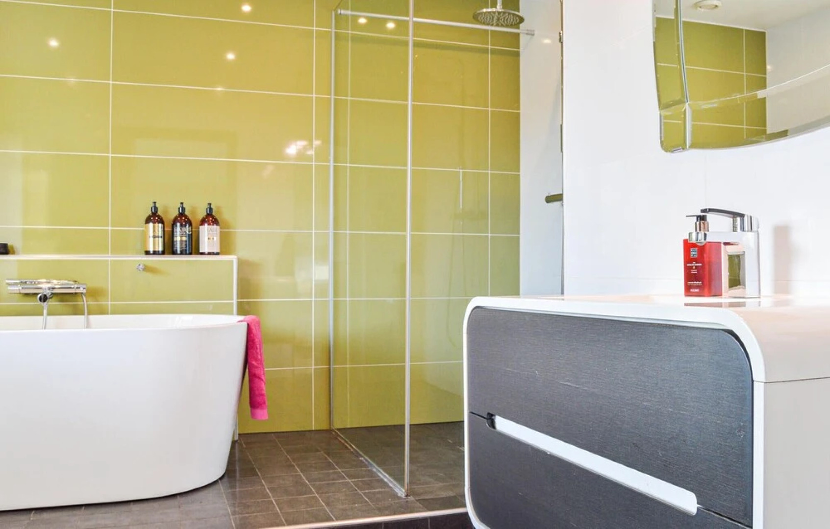 Nice Home in Trångsund With 4 Bedrooms and Wifi