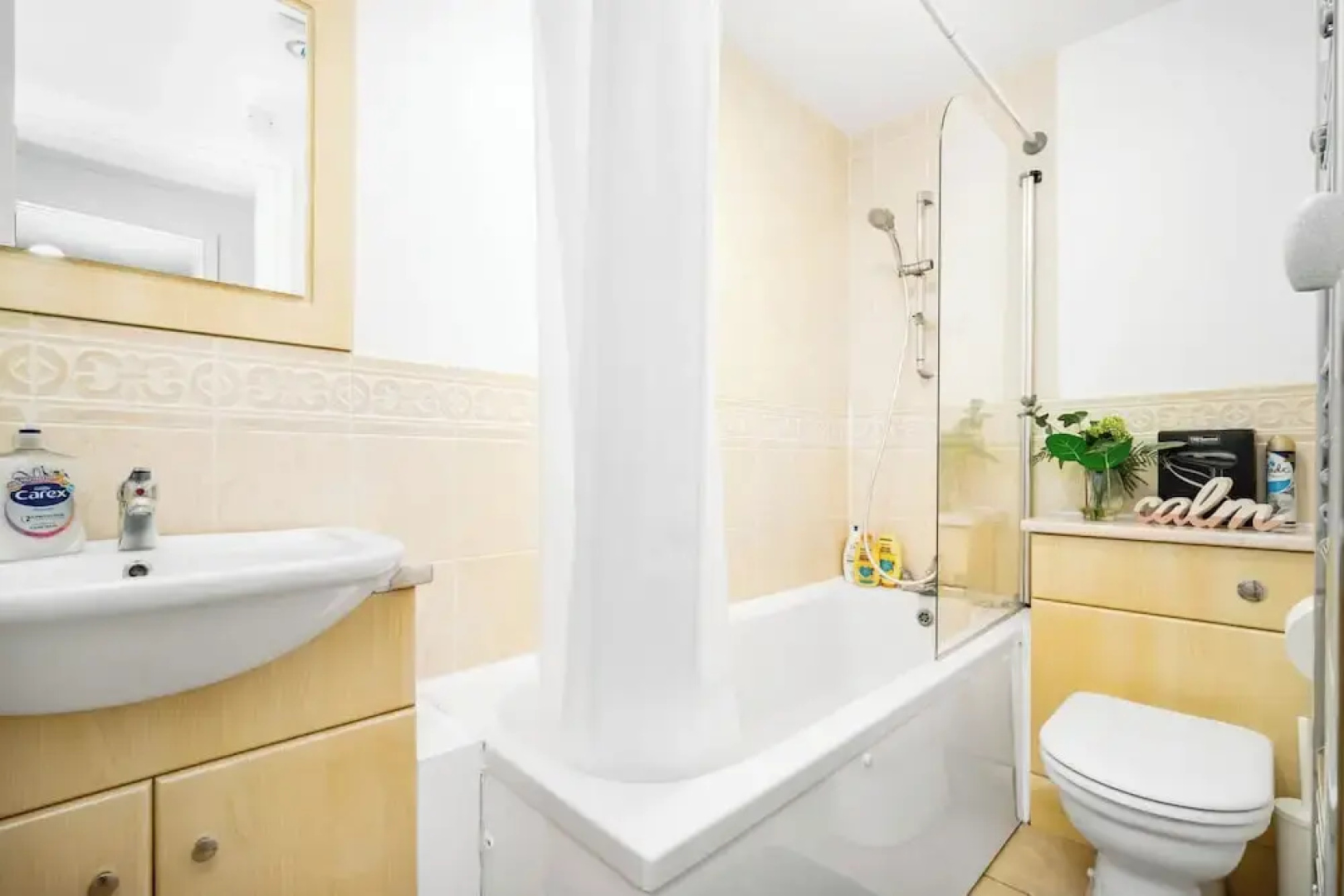 Cosy 2 bed Apt With Free Parking by Oldbury