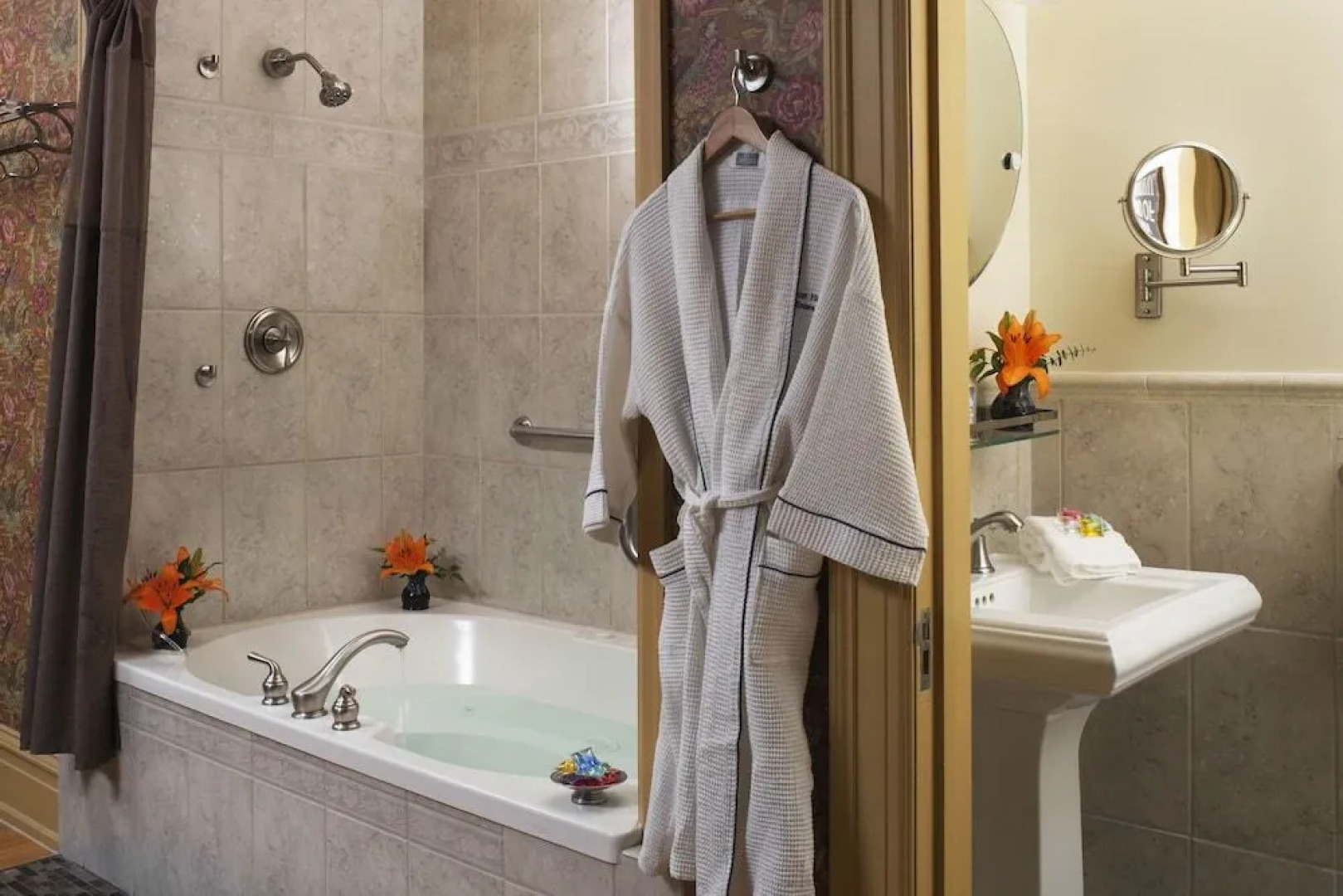 A G Thomson House Duluth Bed and Breakfast