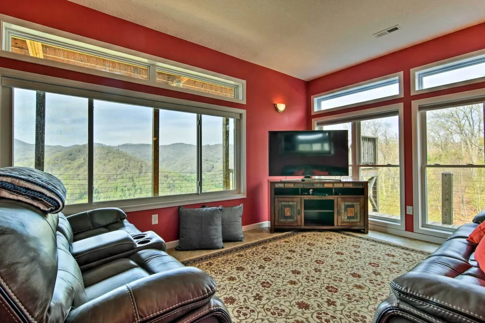 Private Blue Ridge Home w/ Hot Tub, Mountain Views