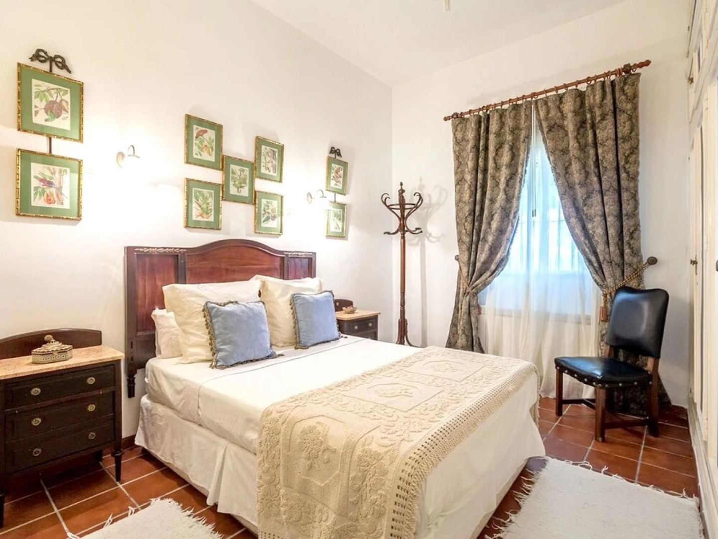 Villa With 4 Bedrooms in Los Palacios y Villafranca, With Private Pool