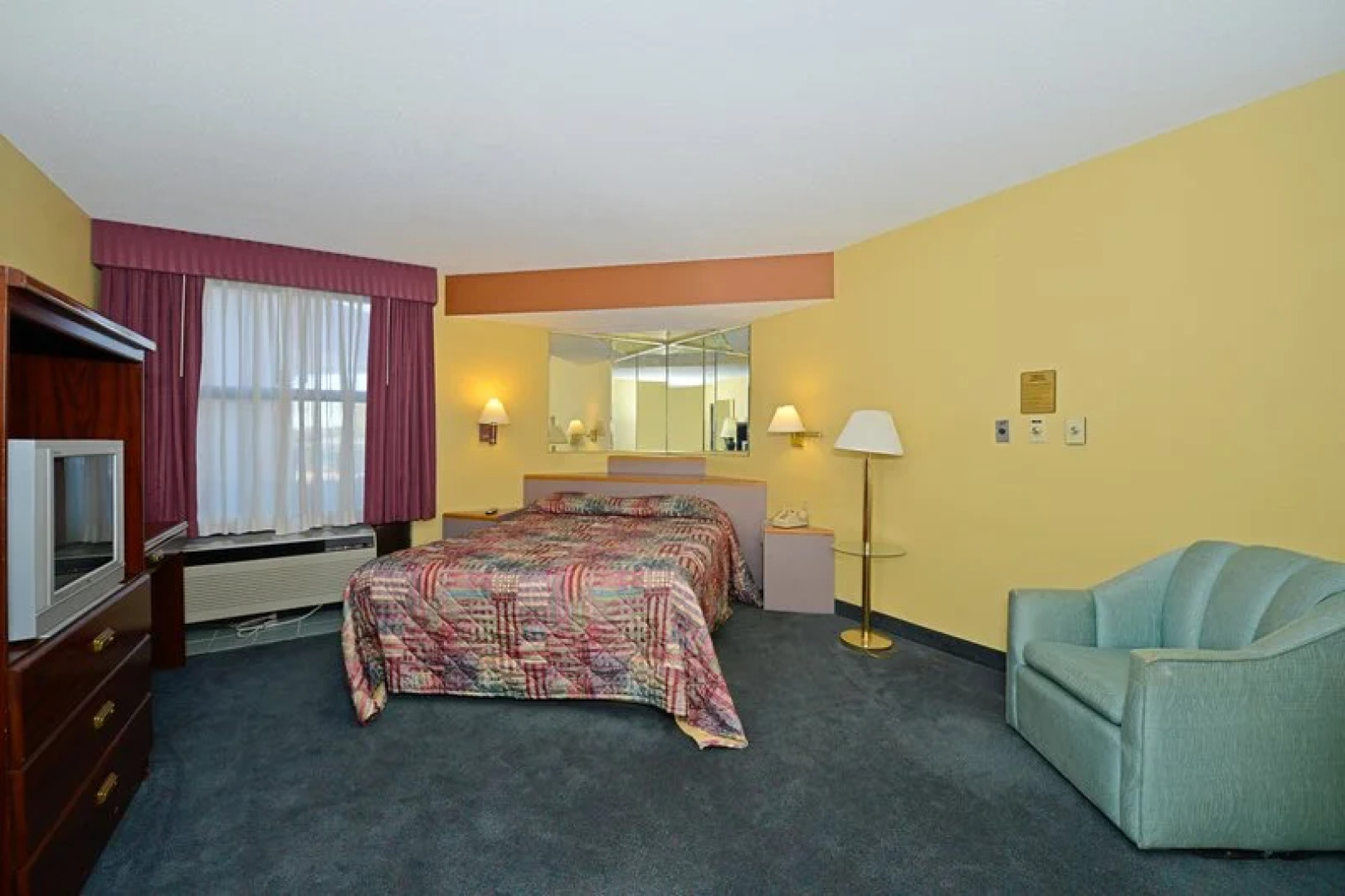 Days Inn & Suites By Wyndham Kalamazoo