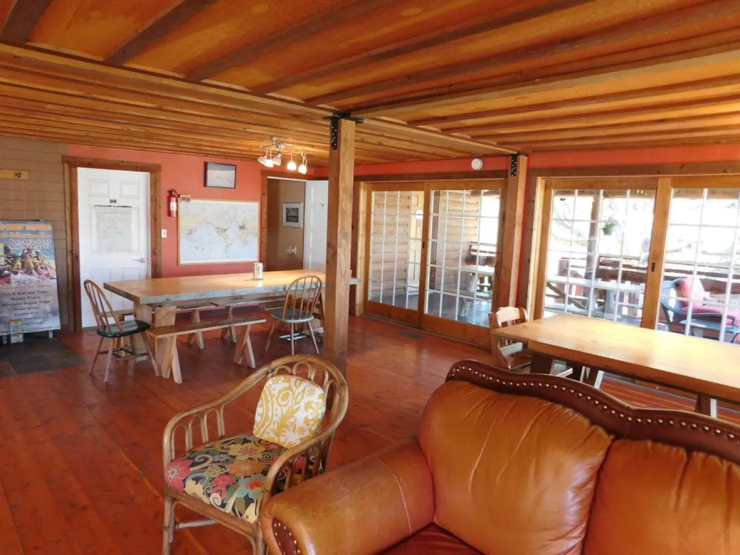 North Yellowstone Lodge and Hostel