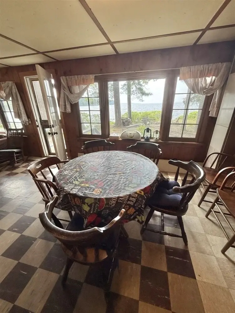 Paradise Point Limit 10 4 Bedroom Cottage by RedAwning