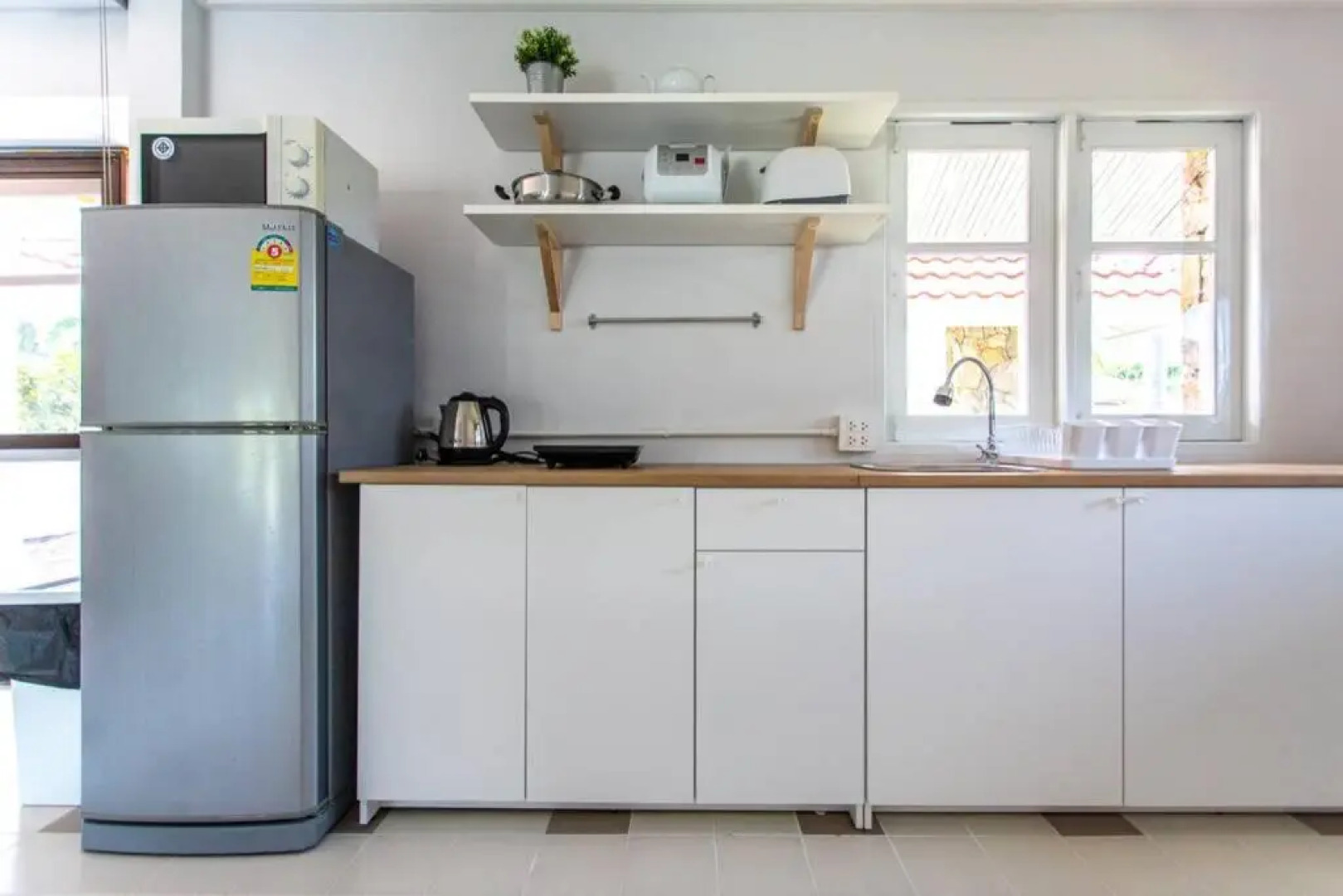 F4 Beach house Kitchen BBQ 3 bedrooms Large yard