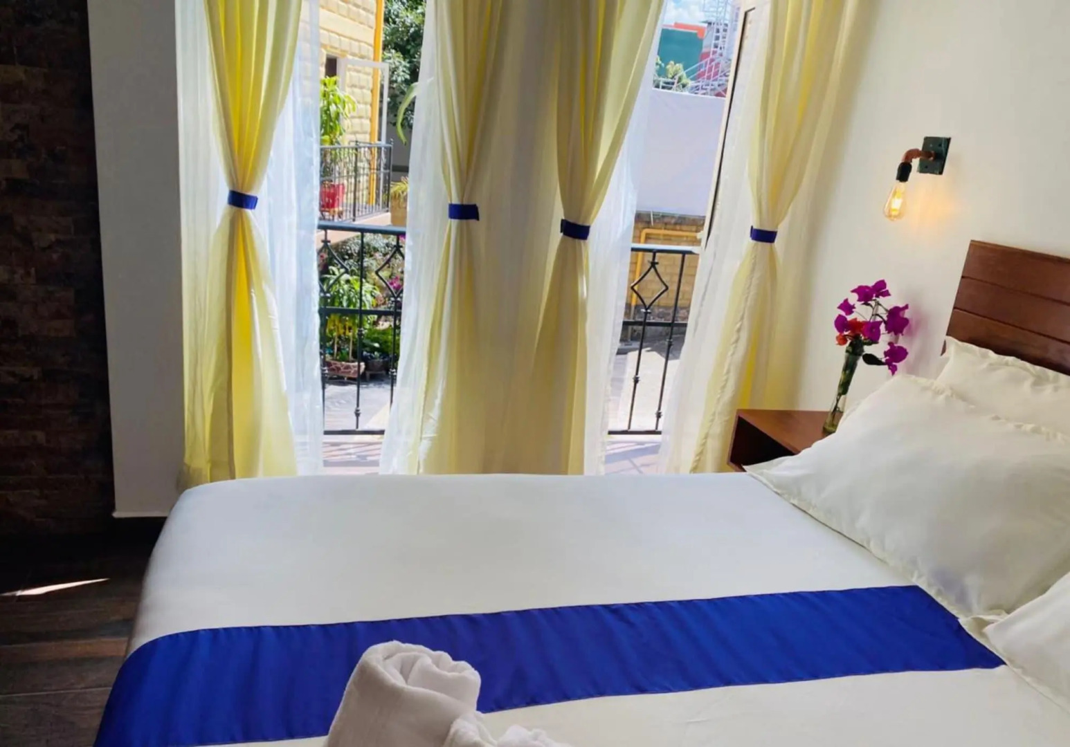 Hotel & Suites Cerro Rojo