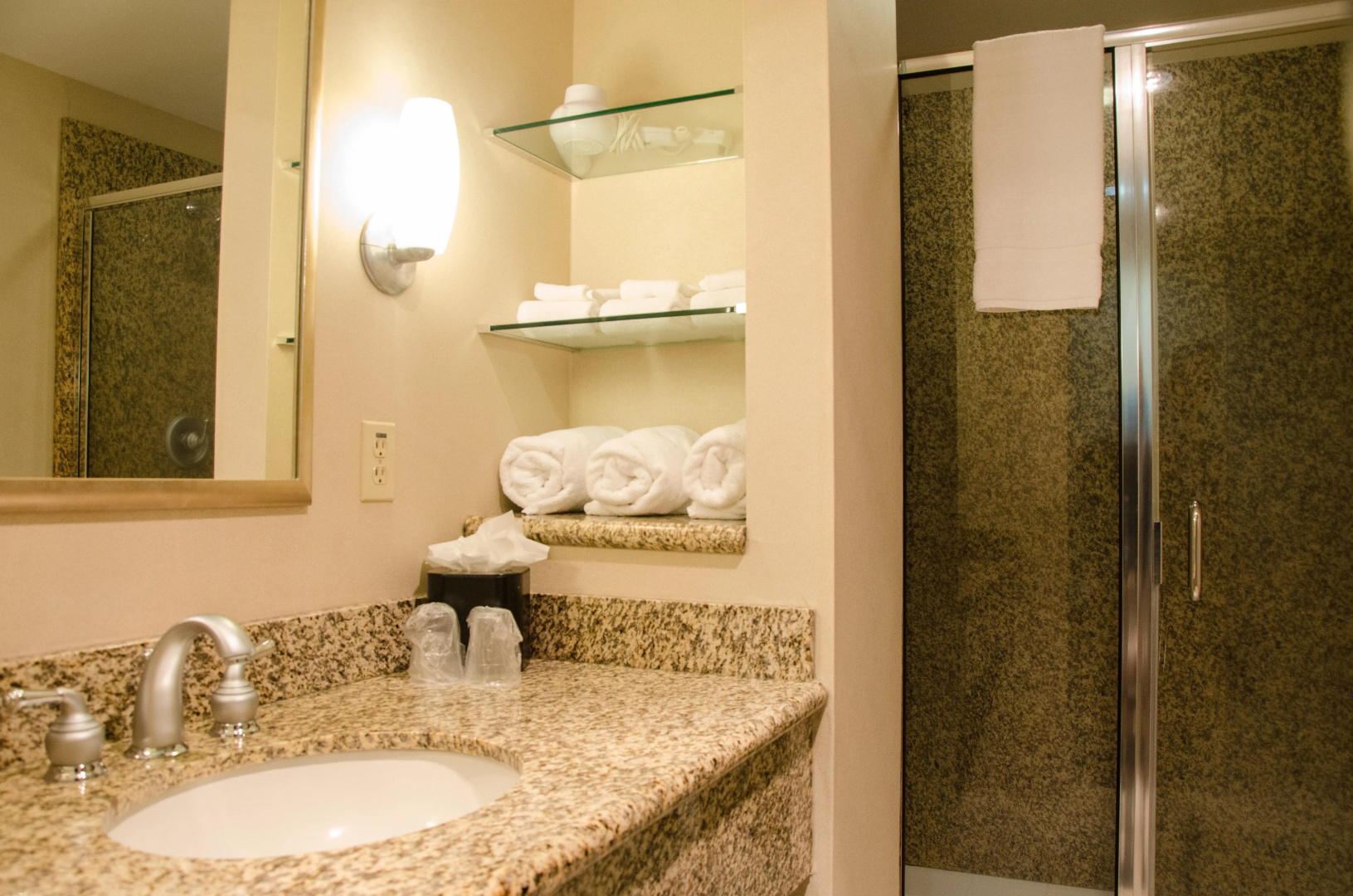 Holiday Inn Pewaukee - Milwaukee West by IHG