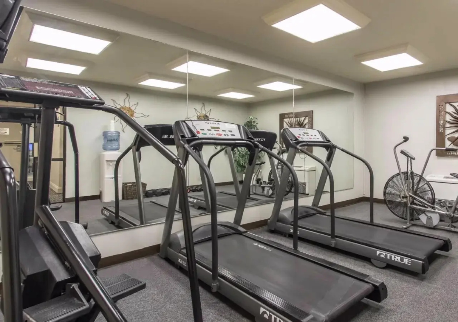 Econo Lodge Inn & Suites Joplin