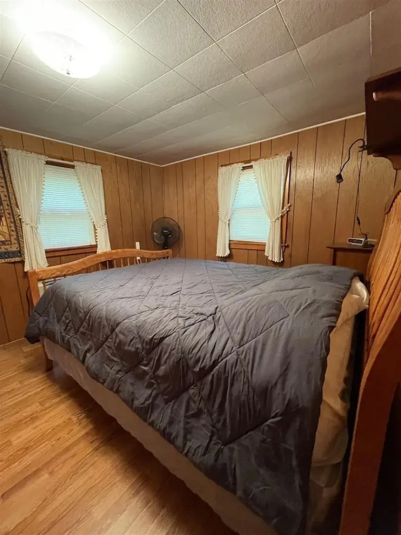 Moosey On Inn Limit 8 2 Bedroom Cottage by RedAwning