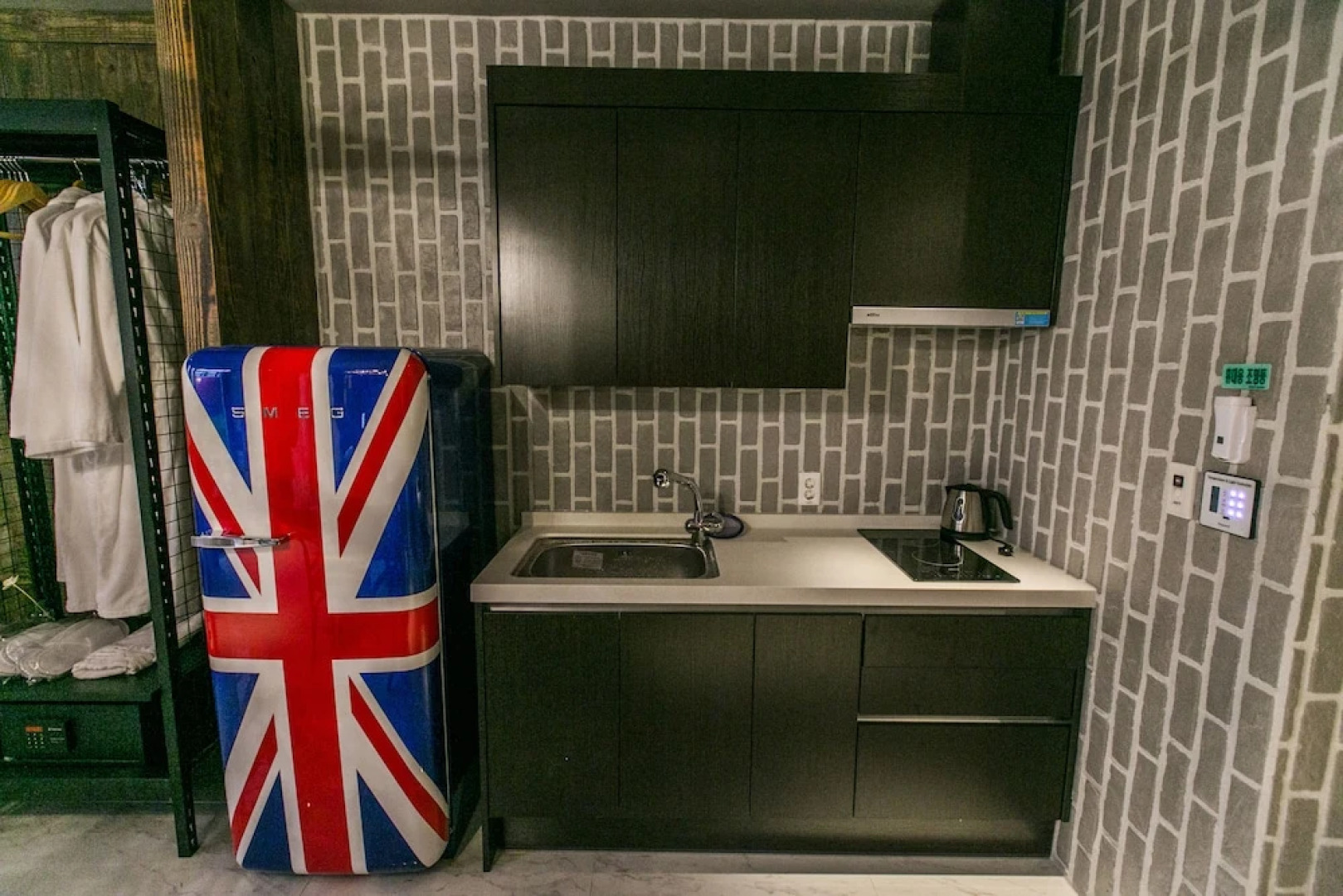 Hotel February Dong Seong Ro