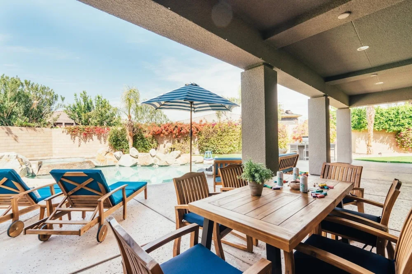 Whispering Palms by AvantStay | WALK TO COACHELLA | Pool & Hot Tub | Sleeps 16!