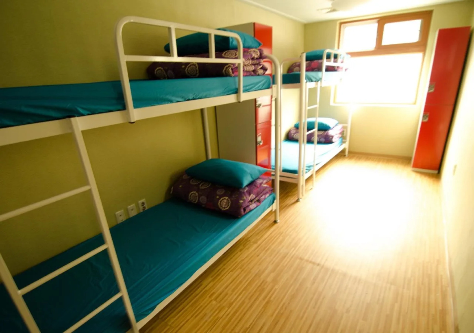 Kimchee Sinchon Guesthouse - Hostel