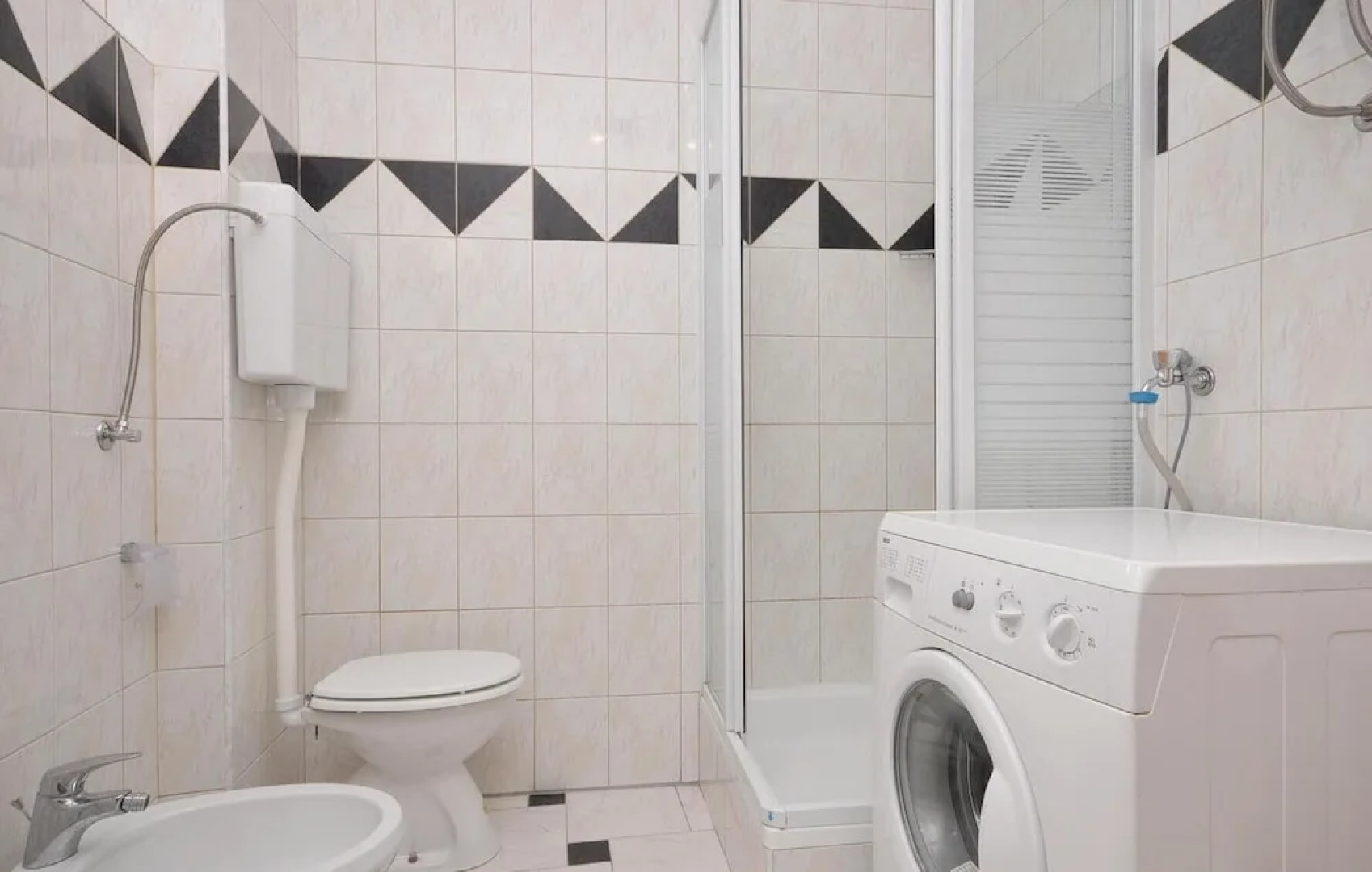 Beautiful Home in Donji Karin With Wifi and 2 Bedrooms