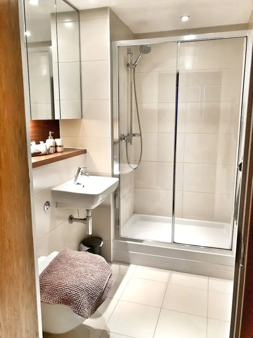 Elegant Apartment in The Wharf