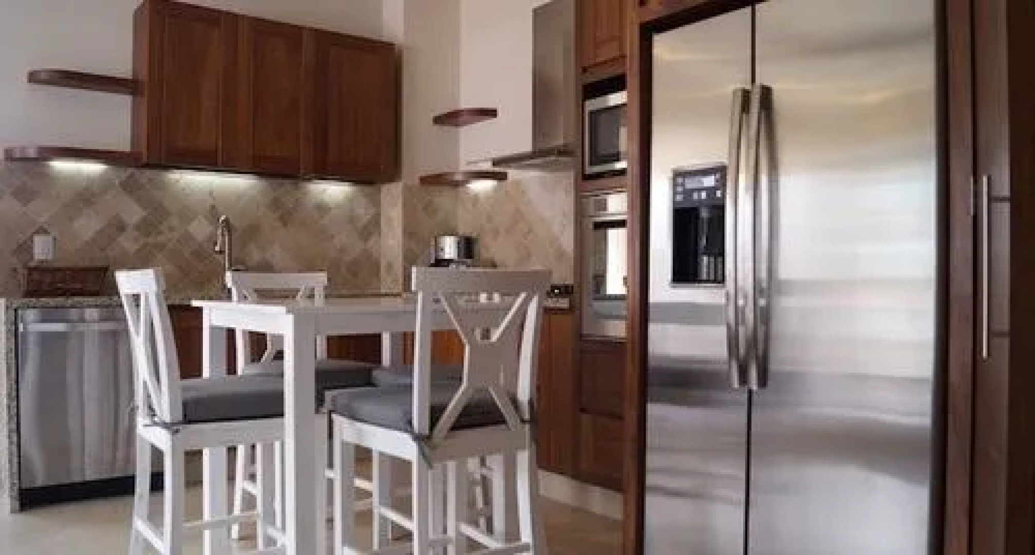 Luxury Condo V177 Romantic Zone