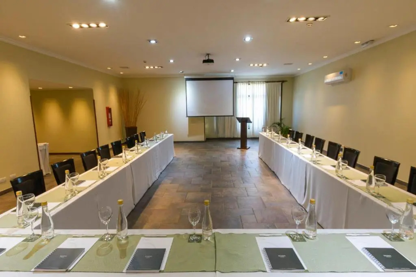 Xelena Hotel & Suites