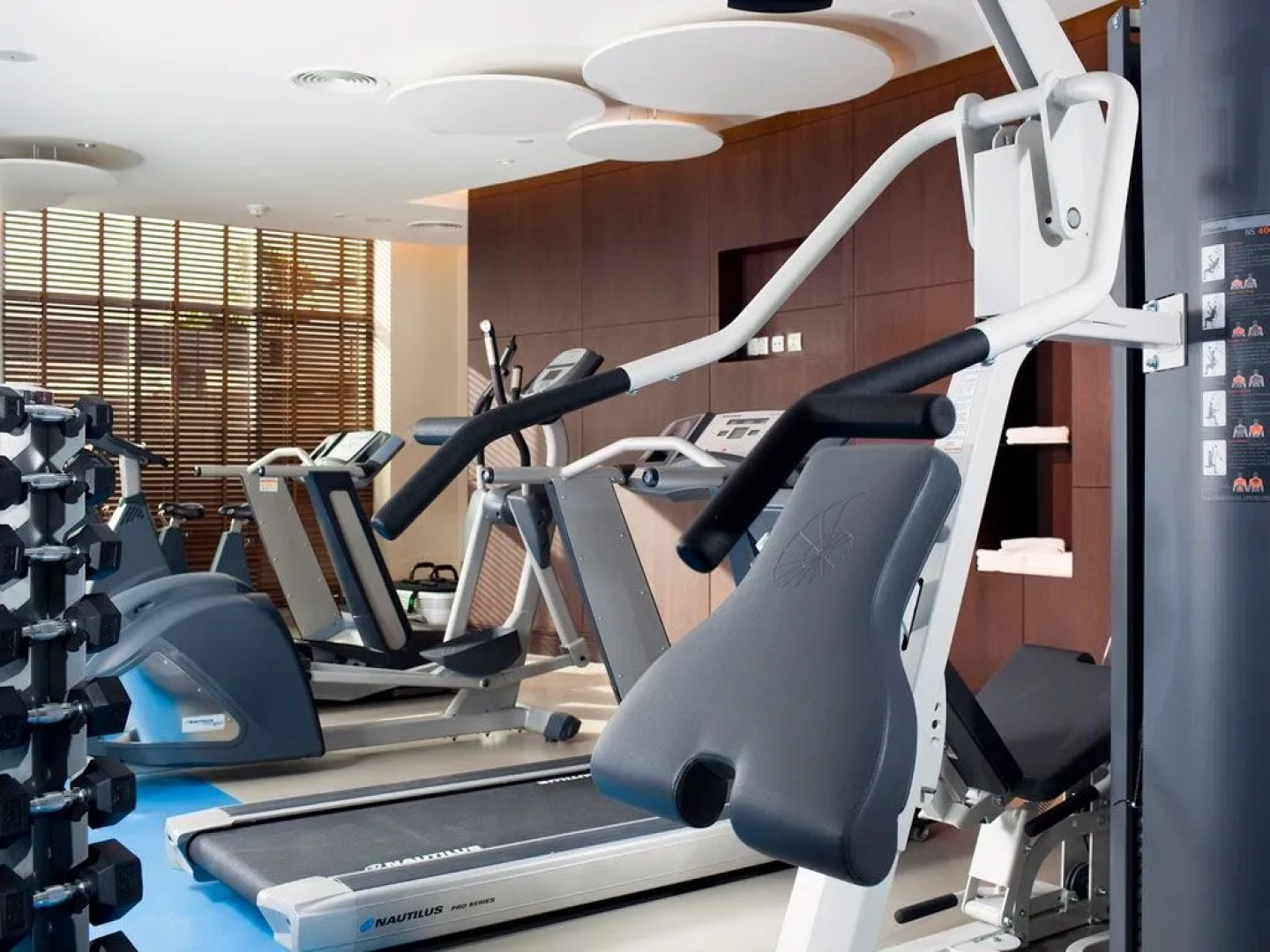 Отель Novotel Suites Mall Avenue Dubai