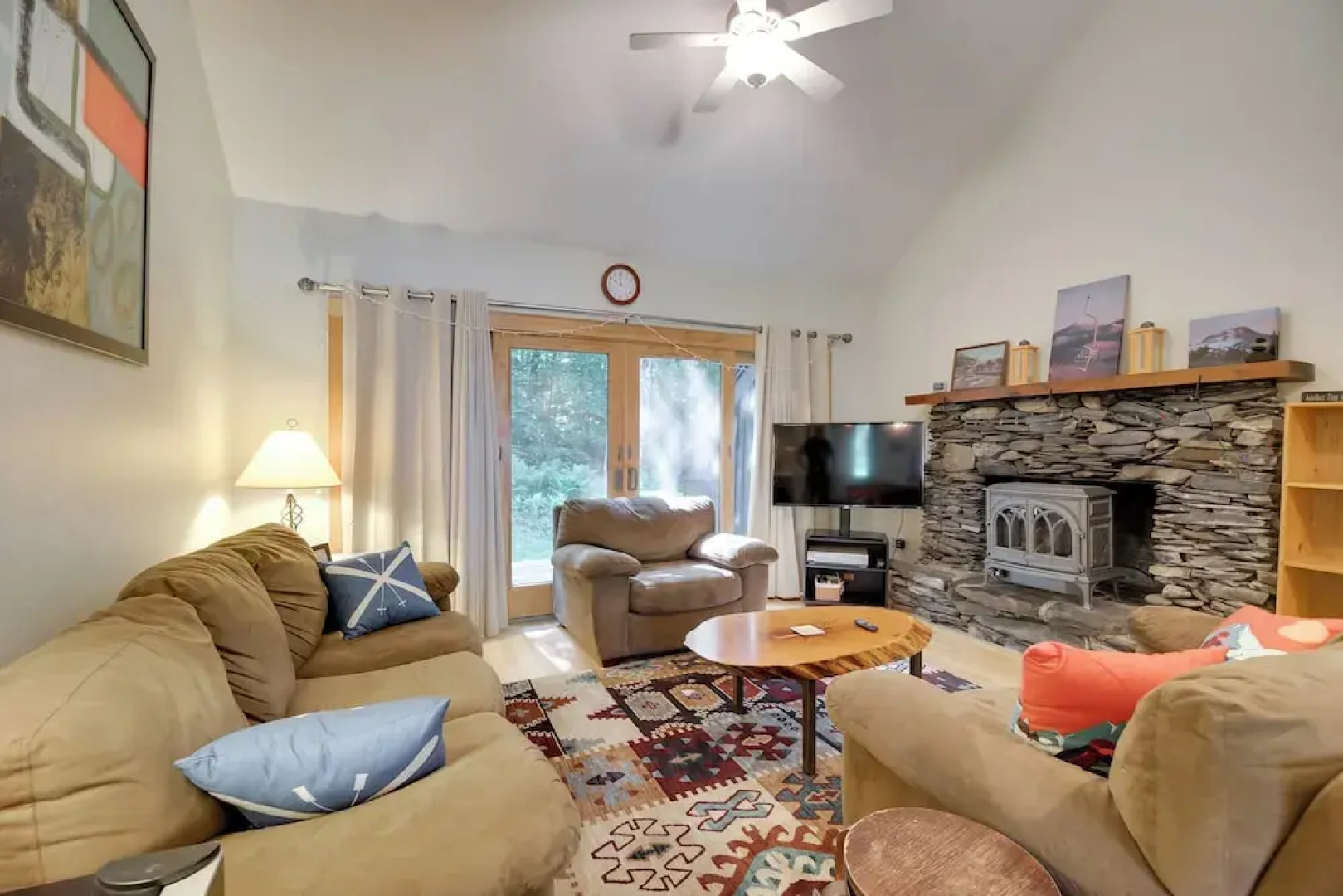 Waitsfield Condo w/ Pool & On-site Trail Access!