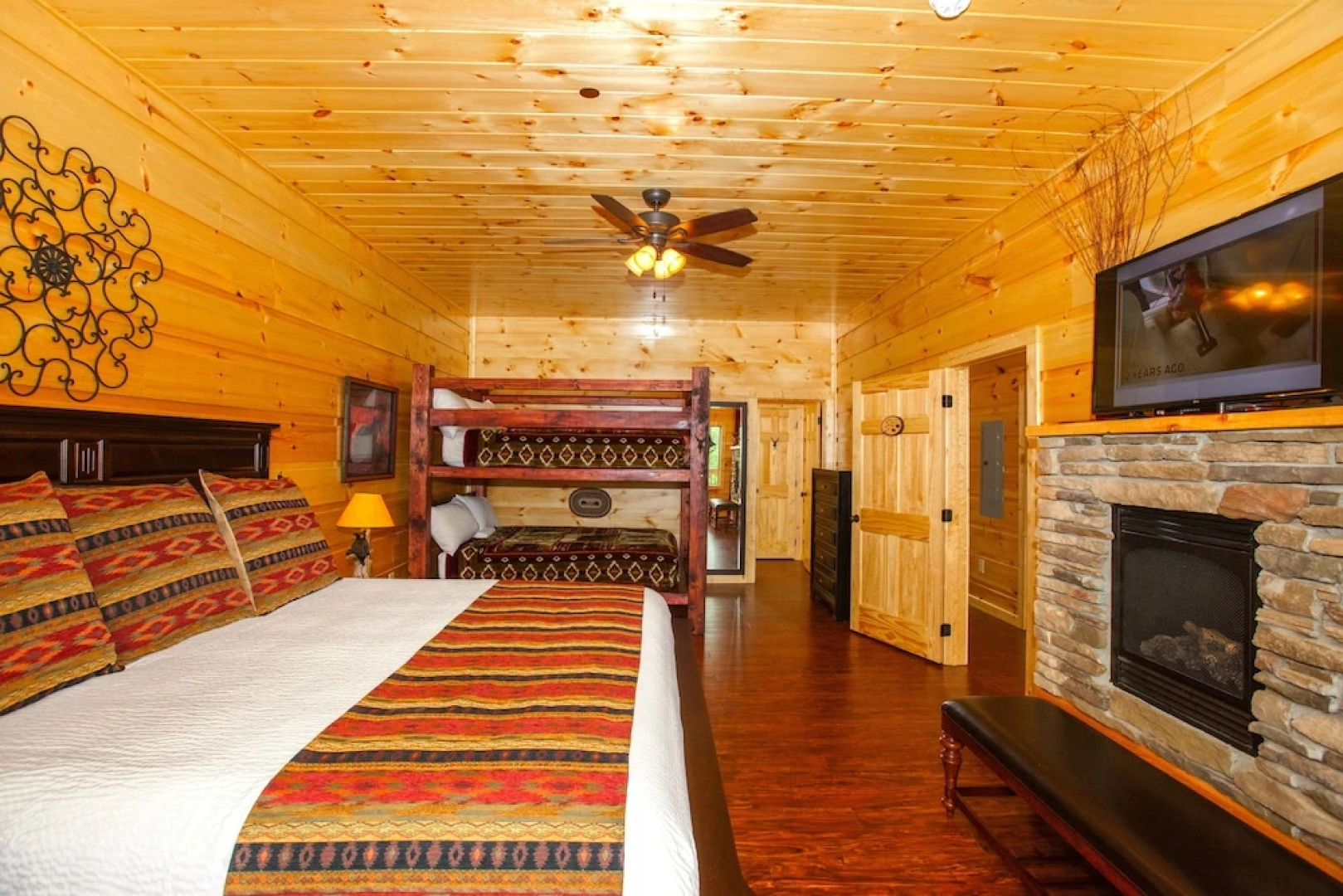 Foxwood Mansion - Fourteen Bedroom Cabin