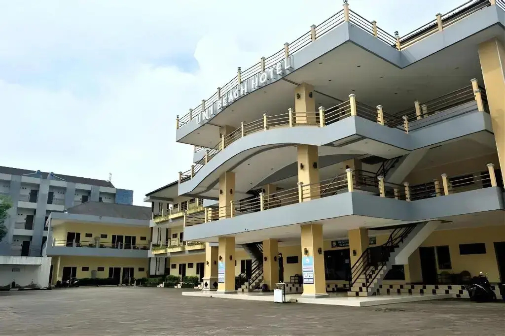 Uni Beach Hotel
