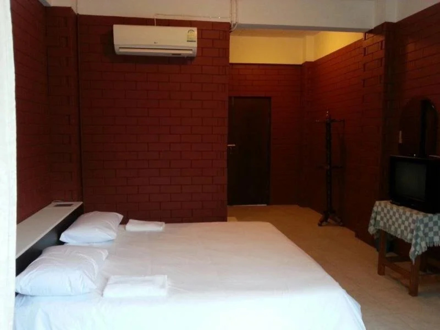 Ekanake Hotel @Thap Sakae