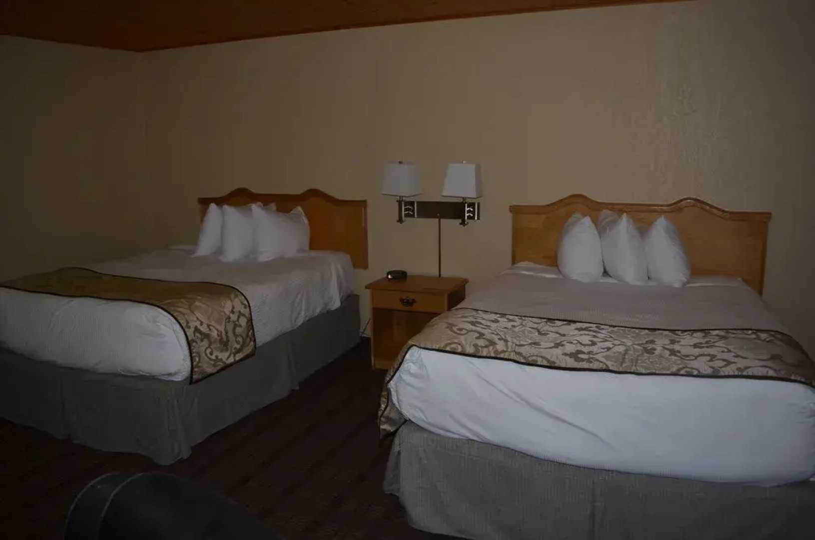 Econo Lodge Inn & Suites