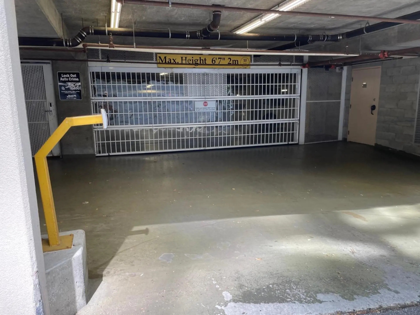 1BD+Den condo, with free parking in Downtown!