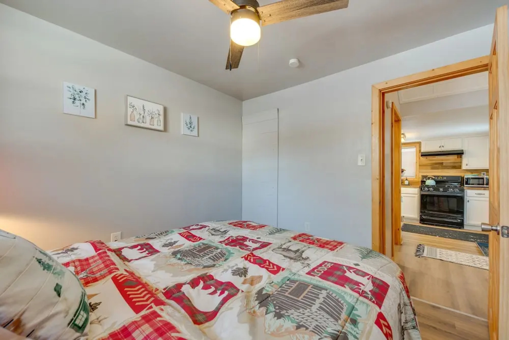 7 Mi to Jack Frost Ski Area: Cozy Blakeslee Cabin!