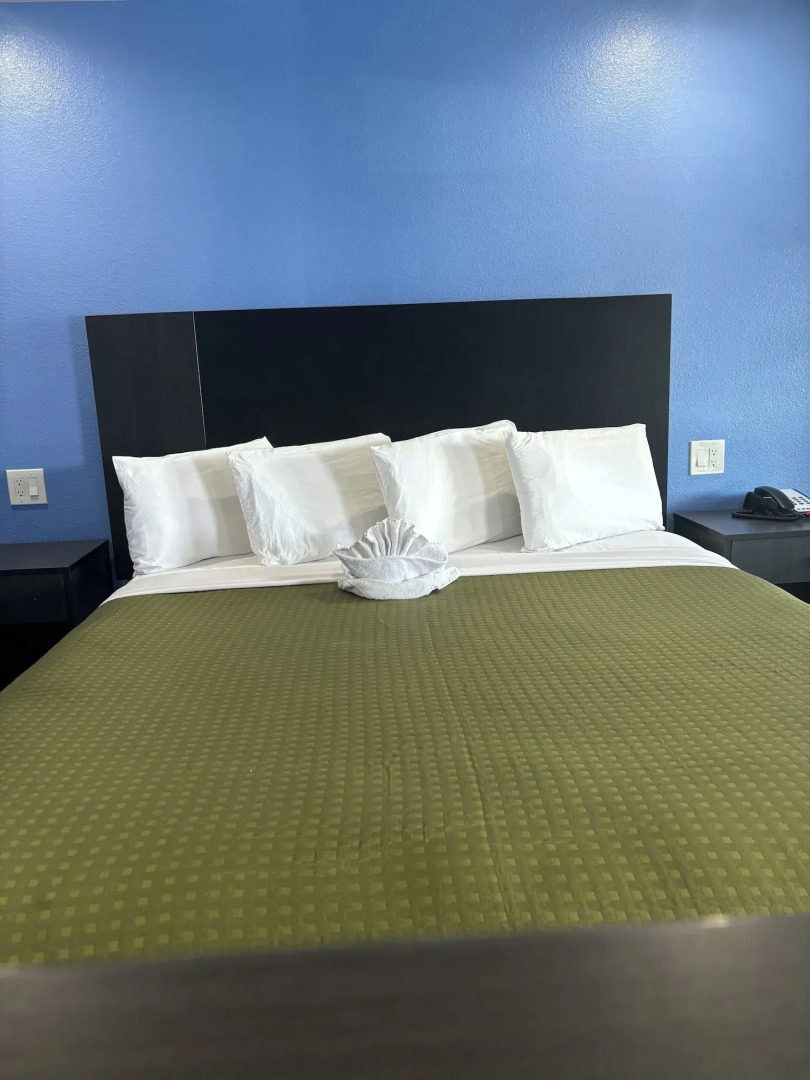 Monterey Fireplace Inn