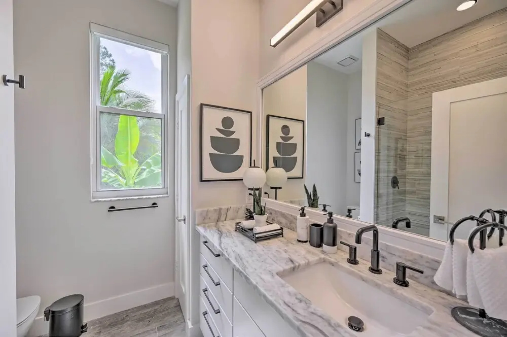 Sand Volleyball Court, Pool & Spa: Naples Gem!