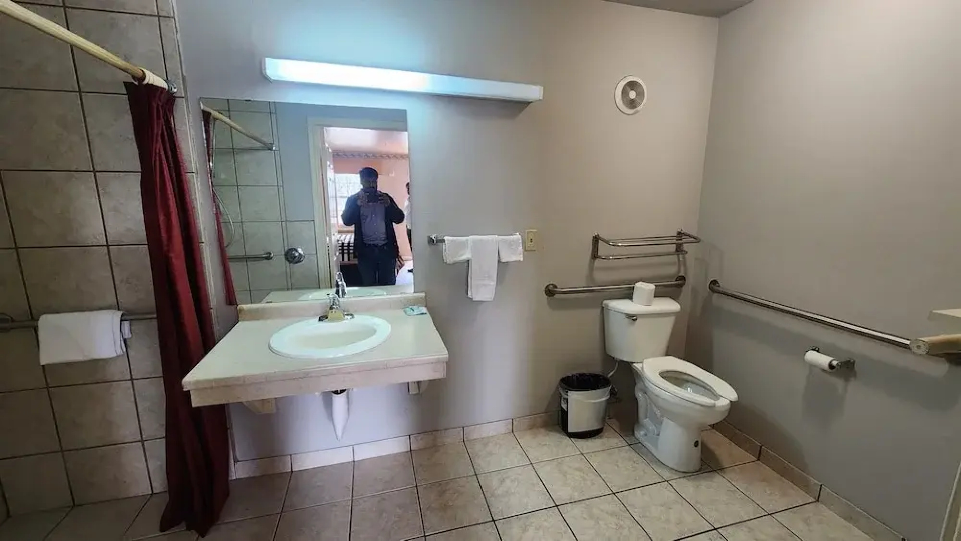 Benbrook Inn & Suites